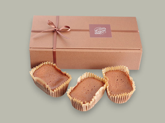 CACAOKOBO TRIBUTE カカオ工房トリビュート gluten-free rare chocolate cakes in paper liners with a gift box